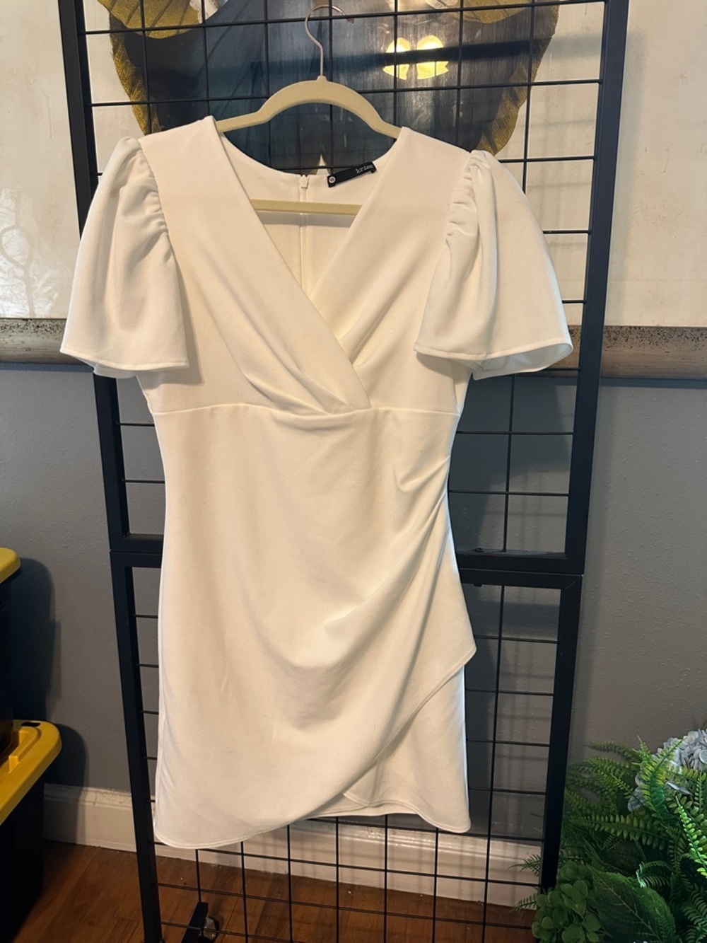 Chic White Puff-Sleeve Surplice Mini Dress NWOT lined